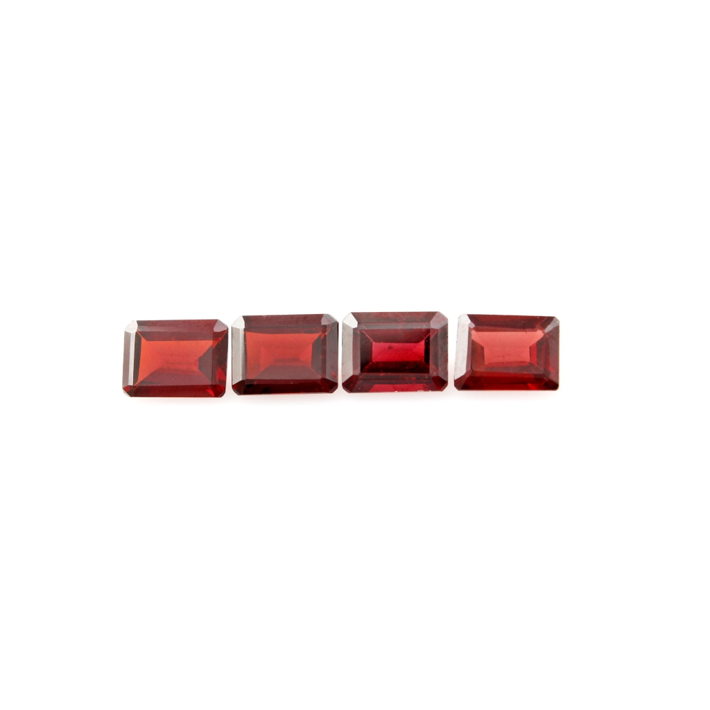 6x8mm Natural Octagon Garnet, 7.2ct Loose Gemstone for Jewelry Making. Perfect for Your Next Project.