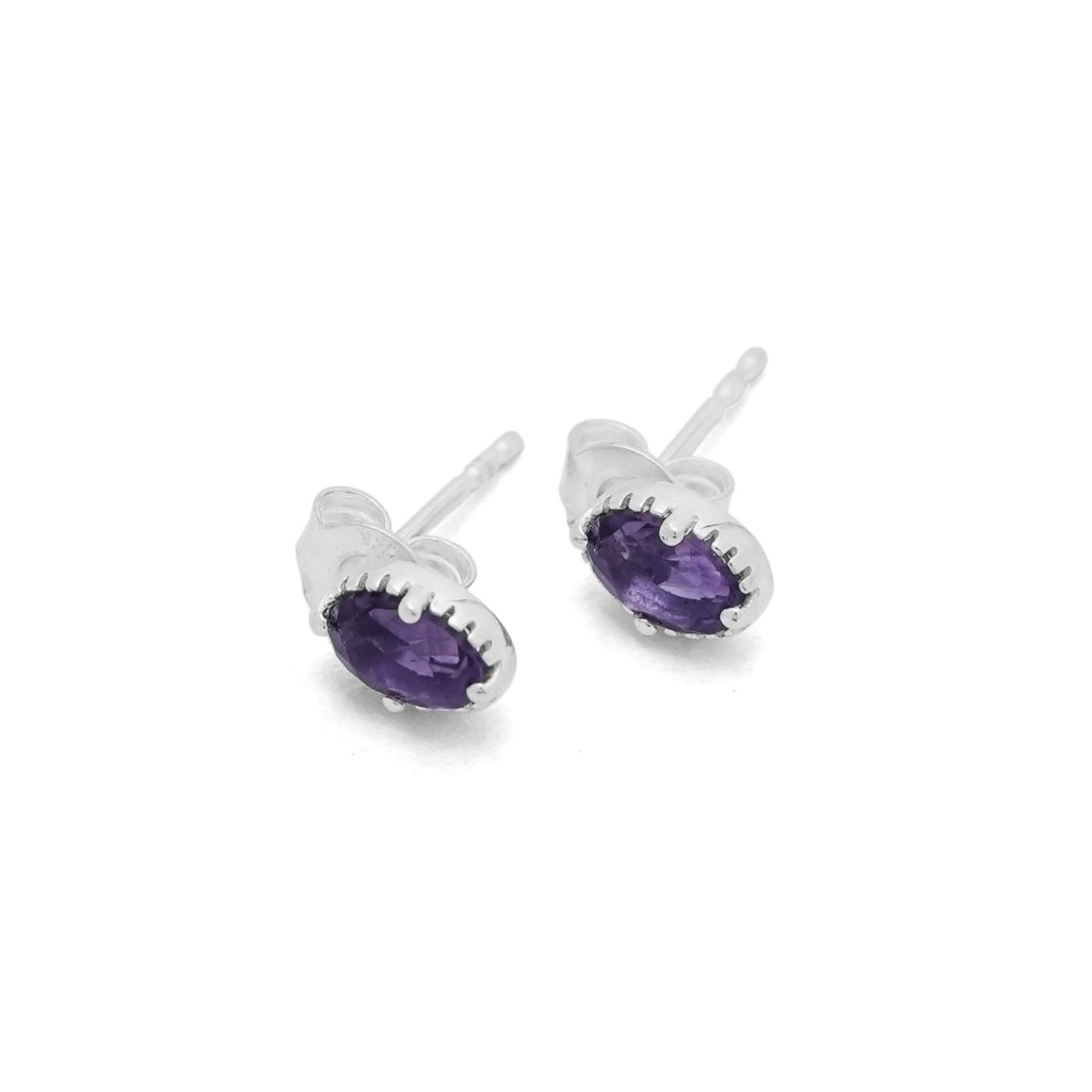 Amethyst 925 sterling silver stud earrings featuring oval-cut faceted purple gemstones in a detailed prong setting.