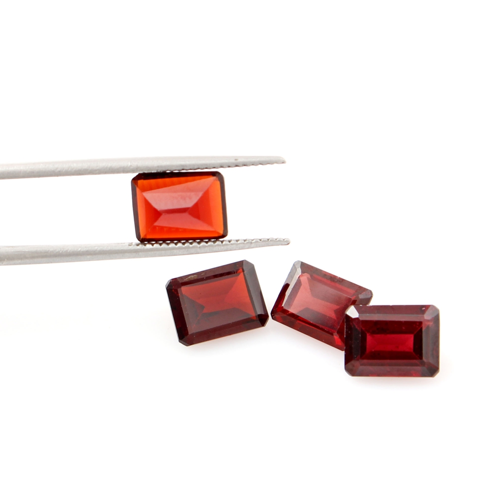 6x8mm Natural Octagon Garnet, 7.2ct Loose Gemstone for Jewelry Making. Perfect for Your Next Project.